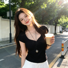 2026春夏网红同款螺纹桃心领正肩短袖T恤女夏V领纽扣上衣短款