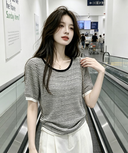 느긋한 바람 라운드 넥 배색 반팔 니트 스웨터 루즈핏 슬림해 보이는 편안함 미니멀리즘 캐주얼 바람 맨위