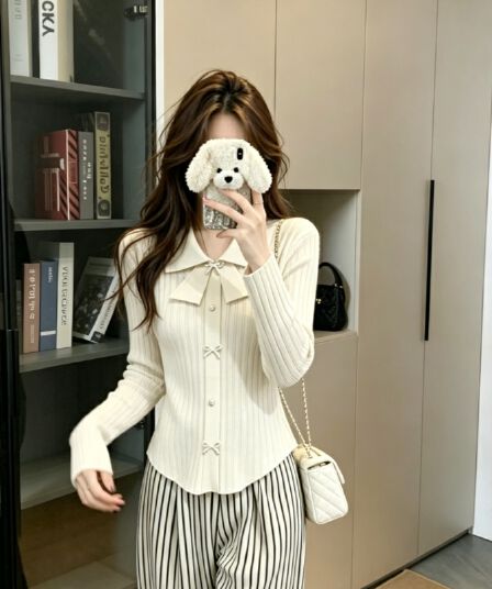 실사 작은 샤넬 스타일 나비 매듭 POLO 칼라 긴팔 맨위 몸매 가꾸기 여성 만나는 니트 스웨터 스웨터 인사이드 가져 가라.