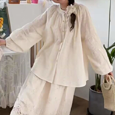 批发报单有货<b class='q'>甜美</b>清新刺绣纯色长袖衬衫秋新款宽松休闲圆领拼接上衣