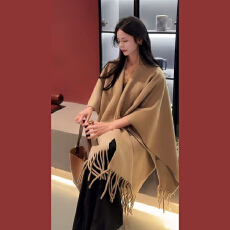 报单有货清冷感羊毛披肩女外搭新款高级感纯色流苏斗篷披风围巾女