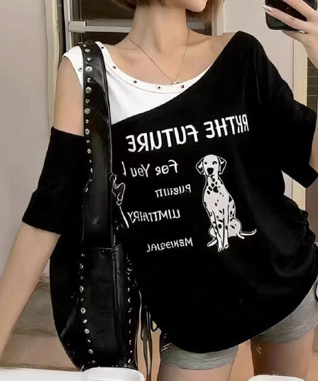 주문 재고 있음 아메리칸 알파벳 프린트 페이크 레이어드 오프숄더 반팔 티셔츠 새로운 패션 디자인 센스 다용도 맨위