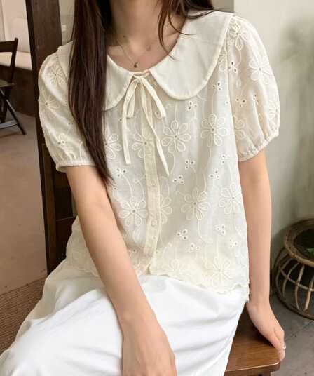 재고 있음 프랑스식 달콤한 스타일 자수 레이스업 베이비 칼라 반팔 여성 셔츠 여름 외국 가스 연령 감소 맨위 캐주얼 셔츠