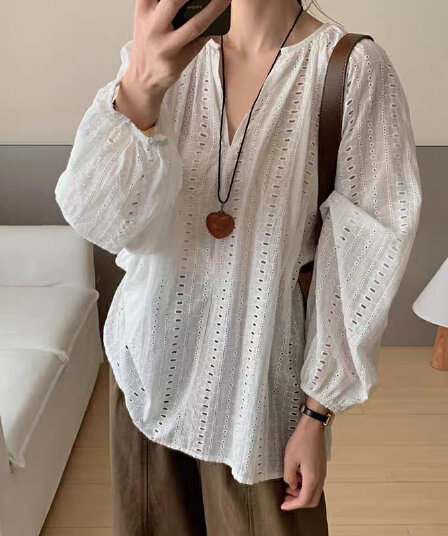 재고 있음 한국 스타일 chic 작은 대중 품격 미니멀리즘 V넥 자수 자카드 홀로우 아웃 긴팔 셔츠 새로운 봄 가을 맨위