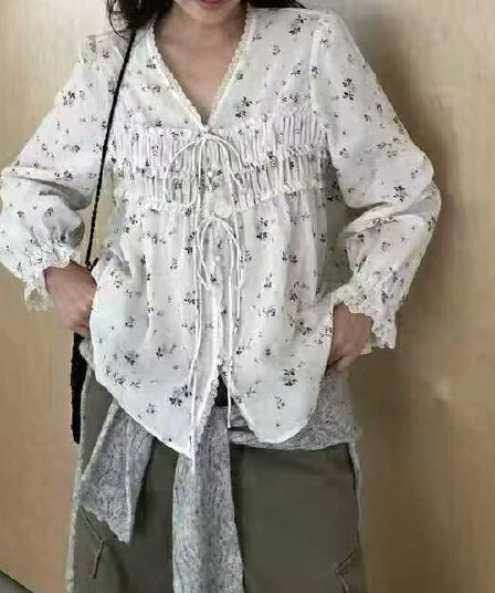 재고 있음 프랑스식 부드러운 전원 바람 꽃무늬 V넥 여성 셔츠 이른 가을 레이스업 허리 수축 슬림해 보이는 다용도 맨위
