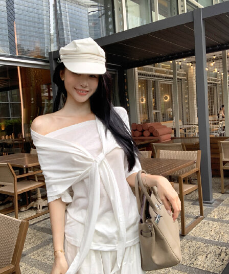 실사 정가 화이트 비스듬한 어깨 티셔츠 여성 느슨함 품격 얇은 스타일 숄 맨위 투피스 세트