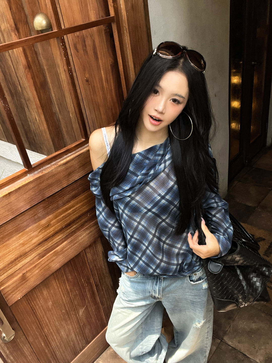 실사 정가 체크무늬 마이크로 ~을 통해 슬림해 보이는 디자인 센스 티셔츠 보트넥 비스듬한 어깨 셔츠 맨위