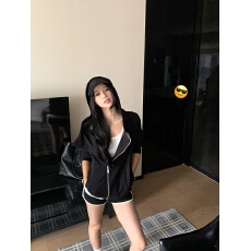 批发实拍实价 黑色连帽卫衣女<b class='q'>修身</b>百搭设计感翻领美式开衫外套上衣