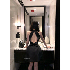 批发实拍实价 缎面挂脖露背蝴蝶结<b class='q'>小礼服</b>连衣<b class='q'>裙</b>