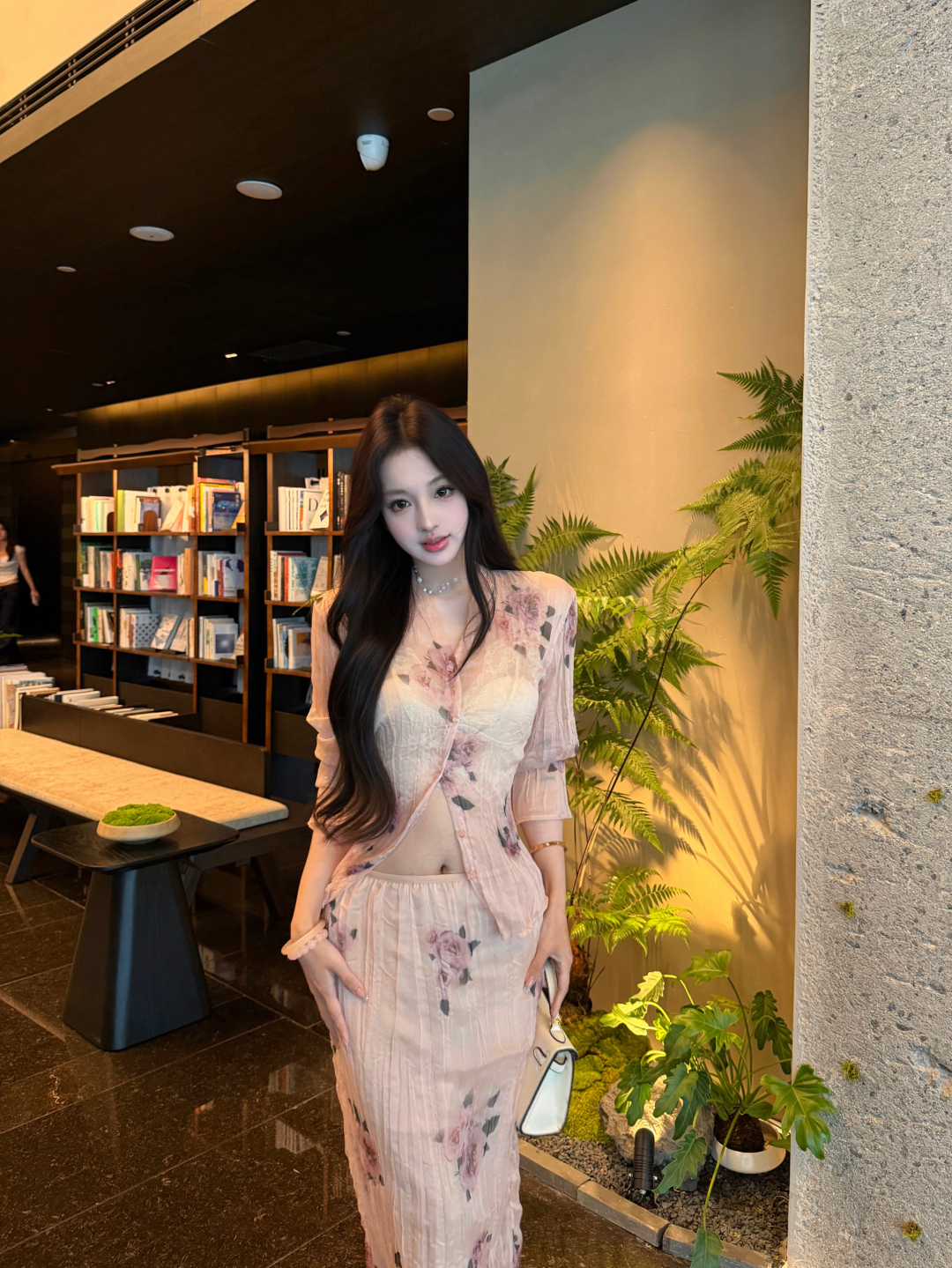 실사 정가 장미 속삭임 핑크색 프랑스식 프린트 여성 셔츠 봄 여름 얇은 스타일 압력 주름 질감 반신 치마 세트