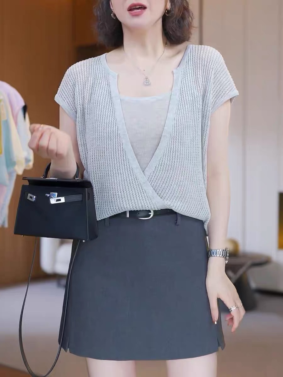 페이크 레이어드 얇은 스타일 홀로우 아웃 반팔 니트 스웨터 여성 여름 2026 새로운 디자인 센스 다용도 루즈핏 슬림해 보이는 맨위