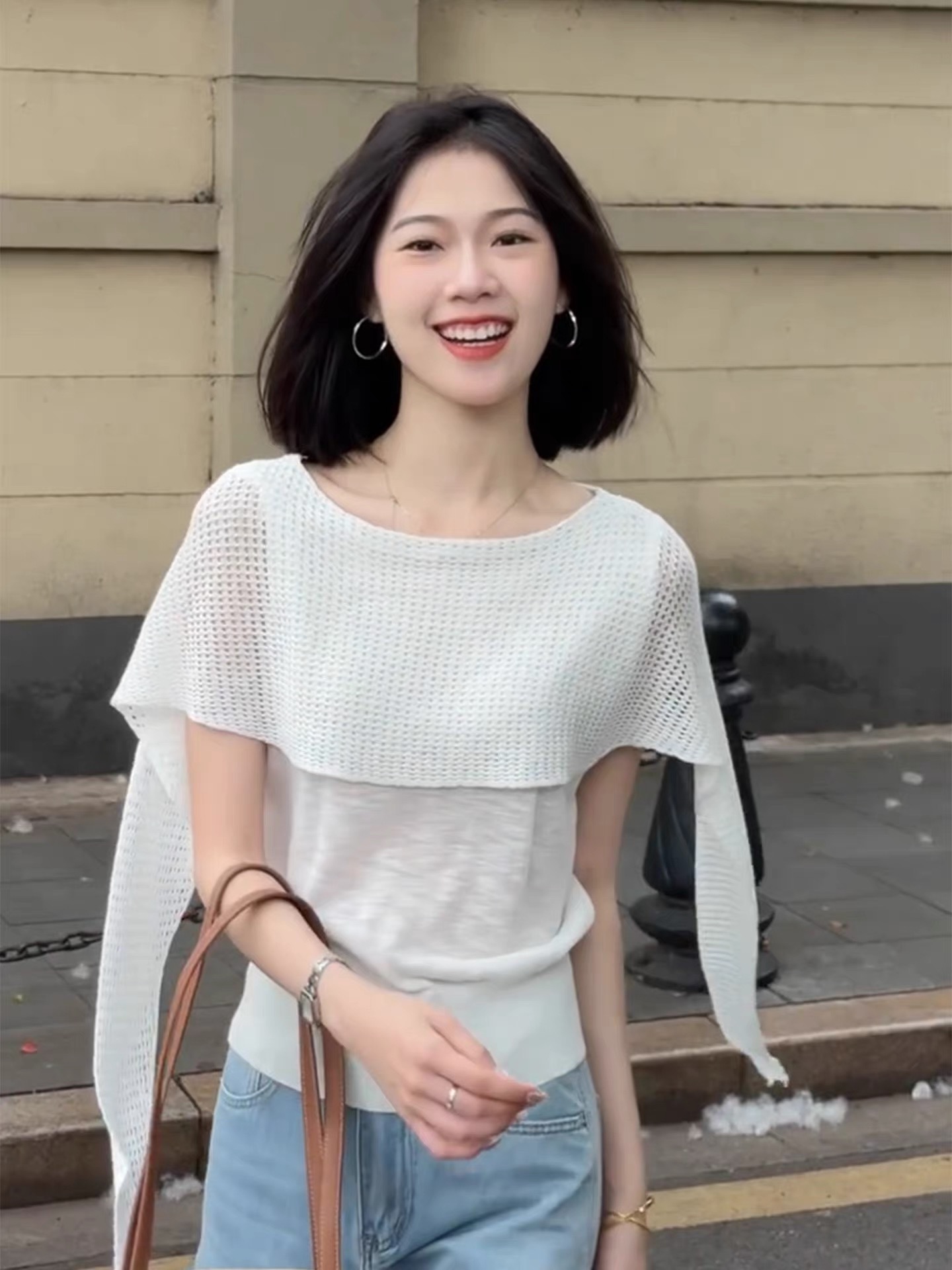 불규칙 화이트 홀로우 아웃 보트넥 니트 반팔 티셔츠 여성 여름 고급 센스 페이크 레이어드 숄 작은 맨위