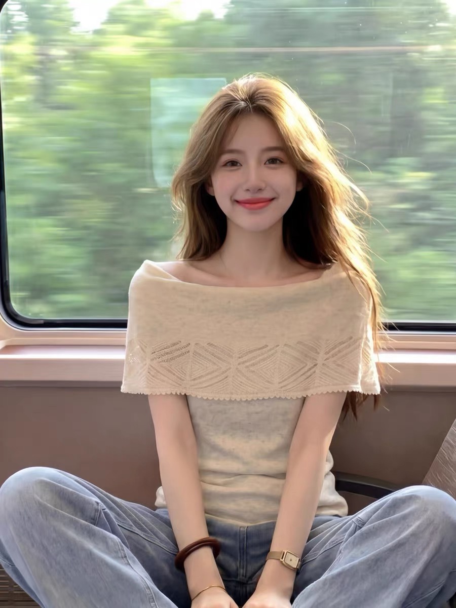 자이언트 잘 생긴 ~ 중 작은 대중 디자인 센스 여름 여성 오트밀 색상 페이크 레이어드 숄 오프숄더 반팔 티셔츠 얇은 스타일 맨위