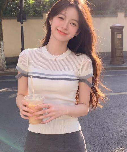 2026 새로운 디자인 센스 작은 대중 여름 여성 화이트 스트라이프 패치워크 마이크로 ~을 통해 반팔 티셔츠 허리 수축 슬림해 보이는 맨위