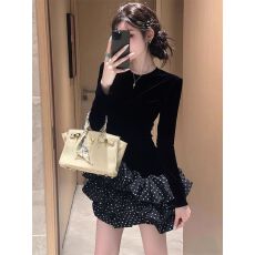 批发赫本风花苞拼接黑色丝绒<b class='q'>连衣裙</b>秋冬款精致外穿小个子巨好看包臂裙