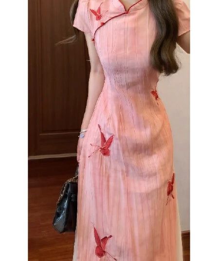 새로운 중식 국풍 핑크색 나비 프린트 치파오 개선 드레스 영 섹션 소녀 페이크 레이어드 품격 롱 스커트