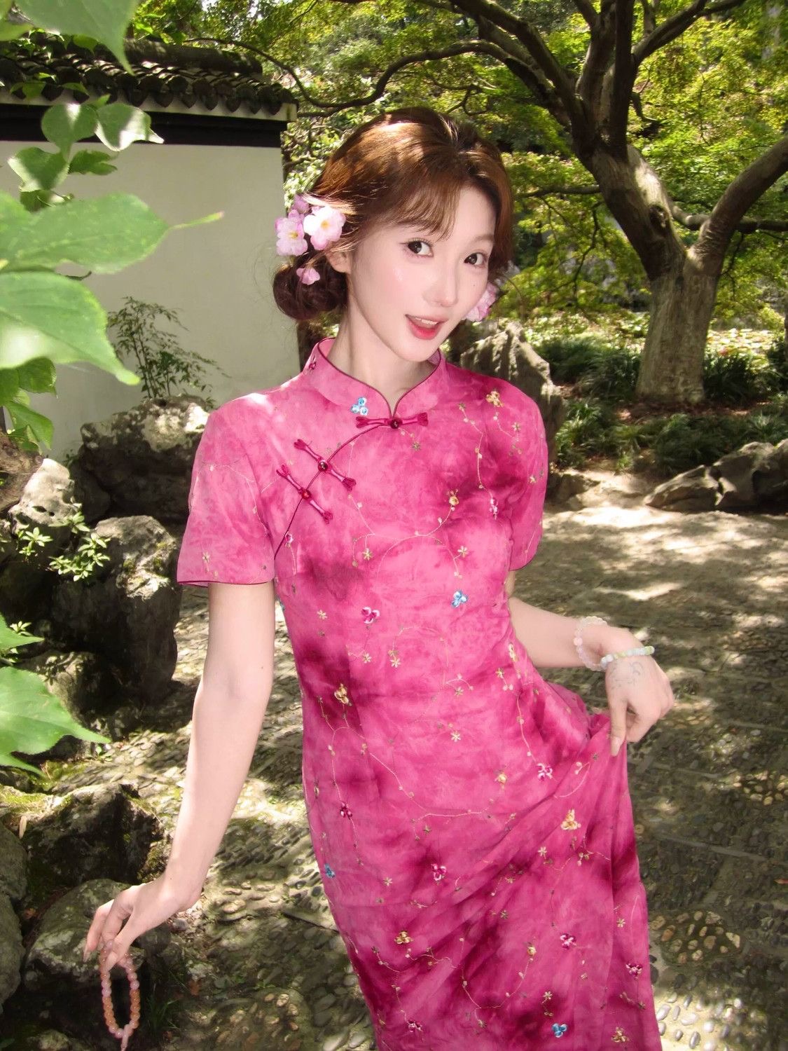 로즈 레드 품격 새로운 중식 홀치기 염색 꽃무늬 레트로 치파오 여성 드레스 여름 2026 새로운 국풍 롱 스커트