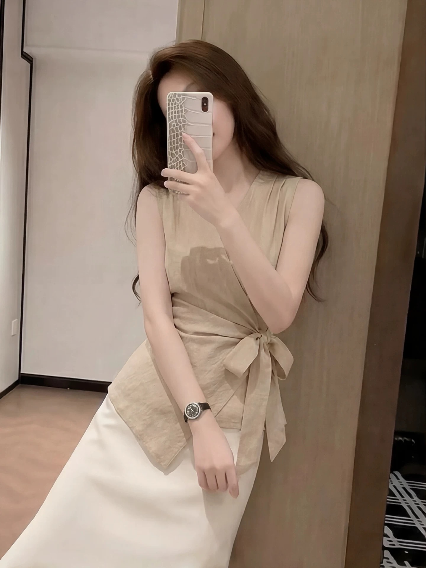 2026 빅 사이즈 빛 요리 한 미니멀리즘 바람 V넥 스트랩 민소매 맨위 여성 여름 슬림해 보이는 디자인 센스 작은 대중 연령 감소 셔츠