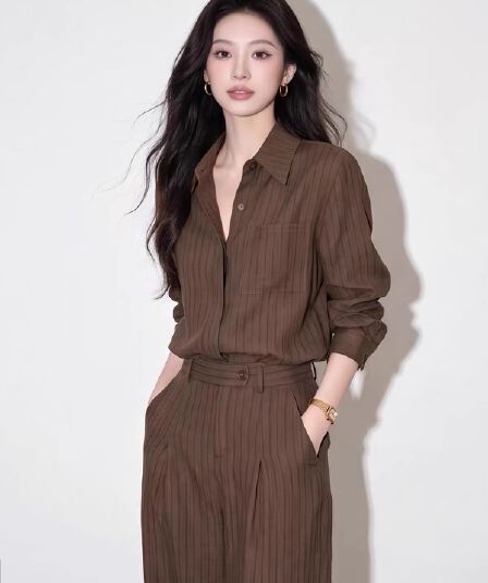 2026 년 조기 가을 빛 사람들 코치 빛 요리 한 바람 스트라이프 셔츠 투피스 세트 바지 여성 허리 수축 슬림해 보이는 패션