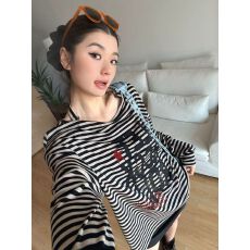 批发新款 字母印花条纹露肩挂脖<b class='q'>长袖</b>t恤女宽松<b class='q'>打底衫</b>上衣