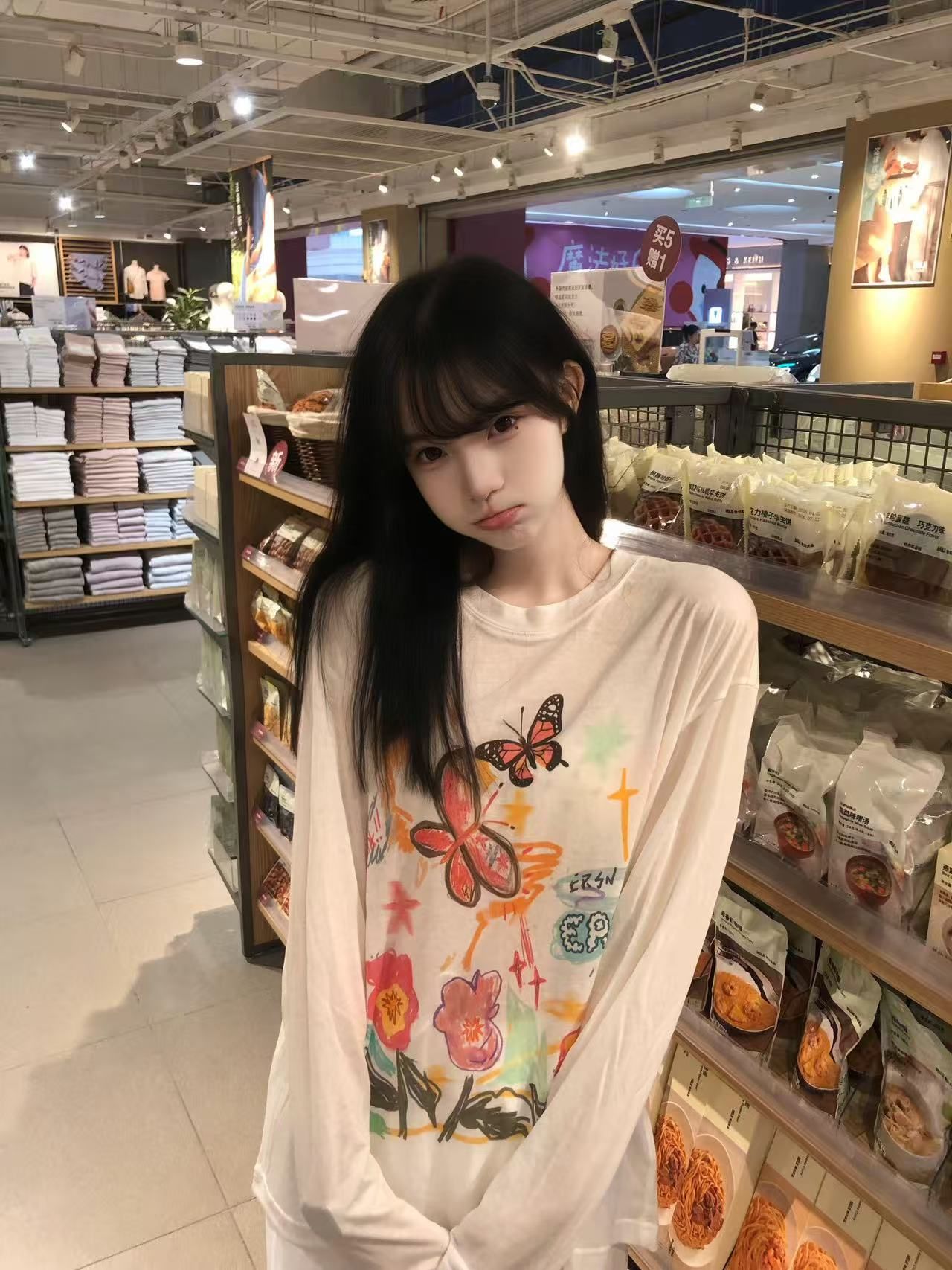 새로운 생방송 품질 긴팔 티셔츠 태양 보호 셔츠 기본 셔츠 블라우스 루즈핏 낙서 나비