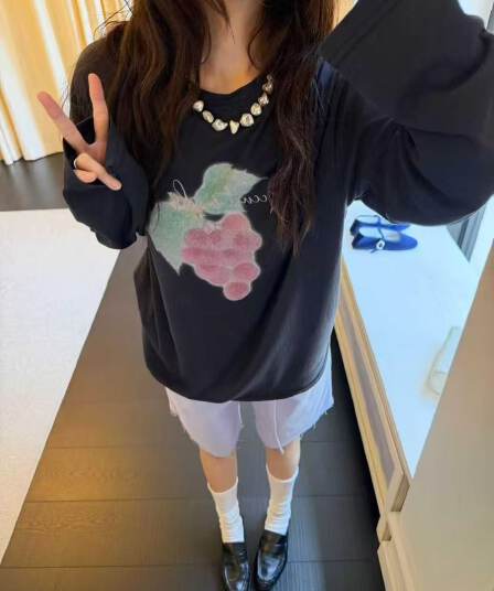 새로운 봄 가을 새로운 이후 패키지 칼라 긴팔 라운드 넥 티셔츠 포도 프린트 맨위