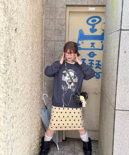 새로운 생방송 품질 복합 얇은 스타일 은 여우 플러시 털이 있는 라운드 넥 만화 프린트