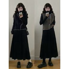 批发实拍 <b class='q'>大码</b>女装胖mm新款法式显瘦针织马甲+长袖打底+压褶半身裙