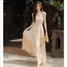 批发梅子熟了「落日云<b class='q'>樱</b>」浪漫度假法式挂脖V领露背雪纺碎花连衣裙