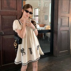 批发im向 Jennie同款~重工莱赛尔连衣裙女夏蕾丝刺绣短款温柔娃娃裙