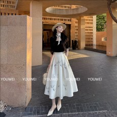 批发有洧Youwe原创设计白色半身裙女2026新款春季印花a字<b class='q'>显瘦</b>长裙夏