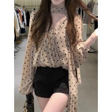 批发十三行2025秋装法式复古飘带领交叉波点衬衫<b class='q'>泡泡袖</b><b class='q'>雪纺衫</b>上衣女