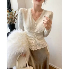 批发2025秋冬新款法式蕾丝<b class='q'>衬衫</b>女甜美高级感洋气v领修身显瘦内搭上衣