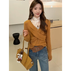 批发设计感高领<b class='q'>蕾丝</b>T恤打底衫➕V领短款交叉上衣<b class='q'>两件套</b>2025秋冬新款