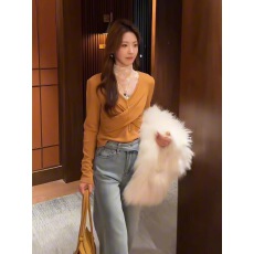 批发设计感高领<b class='q'>蕾丝</b>T恤打底衫➕V领短款交叉上衣<b class='q'>两件套</b>2025秋冬新款