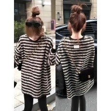 批发<b class='q'>黑白条纹</b>撞色圆领颗粒绒宽松卫衣女款秋冬2025新款爆款慵懒风上衣