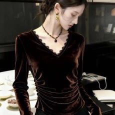 批发法式复古咖色蕾丝花边v领丝绒<b class='q'>衬衫</b>女秋冬复古高级感<b class='q'>修身</b>打底上衣