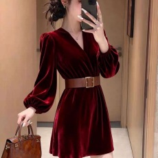 批发2025秋季轻奢风复古领<b class='q'>酒红色</b>丝绒长袖<b class='q'>连衣裙</b>女收腰显打底裙子