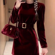 批发2025新款轻熟风丝绒<b class='q'>连衣裙</b>女收腰显瘦长袖<b class='q'>酒红色</b>高级感名媛气质裙
