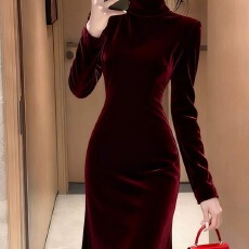 批发2025新款轻熟高领高级<b class='q'>酒红色</b>法式丝绒<b class='q'>连衣裙</b>长袖修身显瘦气质