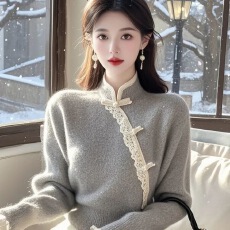 批发2025年冬季新中式国风<b class='q'>高级</b>感内搭毛衣气质小香风灰色针织上衣女装