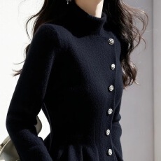 批发【专柜品牌】<b class='q'>高级</b>感超好看黑色毛衣女2025新款秋冬设计感针织上衣