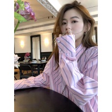 批发秋季新款韩版宽松显瘦高级感粉色条纹<b class='q'>衬衫</b>上衣女设计感小众<b class='q'>长袖</b>薄