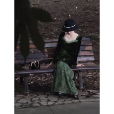 批发<b class='q'>赫本</b><b class='q'>风</b>高贵墨绿丝绒蕾丝拼接气质长袖连衣裙女秋冬不规则细闪长裙