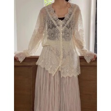 批发<b class='q'>韩版</b>温柔风钩花镂空V领蕾丝衫女秋季洋气小衫气质别致上衣