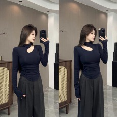 批发小心机设计感镂空半高领长袖T恤女秋冬薄绒打底上衣显瘦辣妹紧身