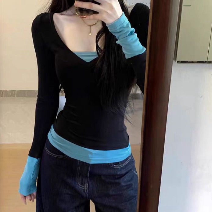 이른 가을 새로운 V넥 배색 디자인 센스 페이크 레이어드 배색 몸매 가꾸기 티셔츠 여성 슬림해 보이는 만나는 맨위 7034