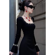 批发韩系精致绝美黑色方领<b class='q'>长袖</b>短裙女秋冬新款小众洋气减龄显瘦连衣裙