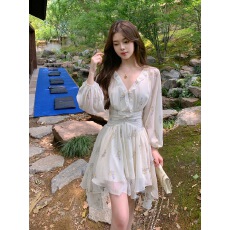 批发韩系甜美森女新款v领灯笼袖白色碎花<b class='q'>连衣裙</b>收腰印花仙女a字短裙