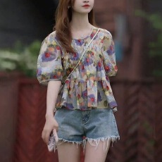 批发圆领褶皱泡泡袖碎花<b class='q'>衬衫</b>女夏季新款设计感洋气娃娃衫雪纺上衣小衫